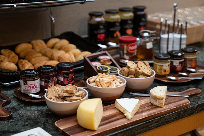 Imagen del bar/restaurante del Hotel Catalonia Gracia. Foto 10