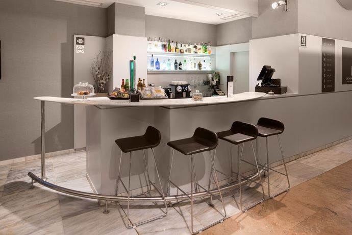 Imagen del bar/restaurante del Hotel Catalonia Gracia. Foto 12