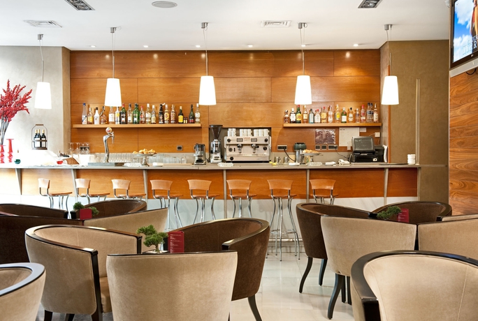 Imagen del bar/restaurante del Hotel Catalonia Gran Via Madrid. Foto 3