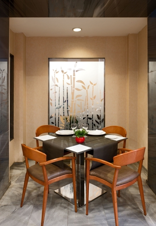 Imagen del bar/restaurante del Hotel Catalonia Gran Via Madrid. Foto 5