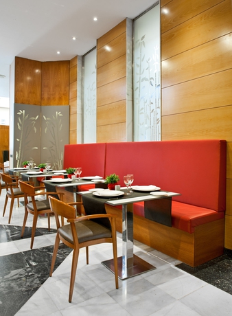 Imagen del bar/restaurante del Hotel Catalonia Gran Via Madrid. Foto 6