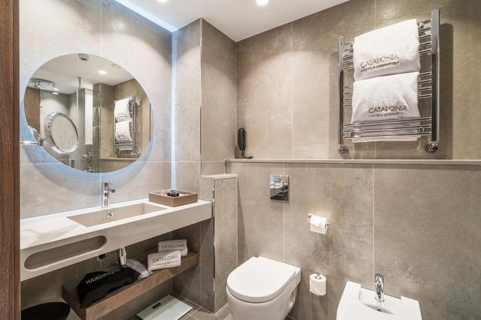 Imagen de la habitación del Hotel Catalonia Gran Vía Bilbao. Foto 6