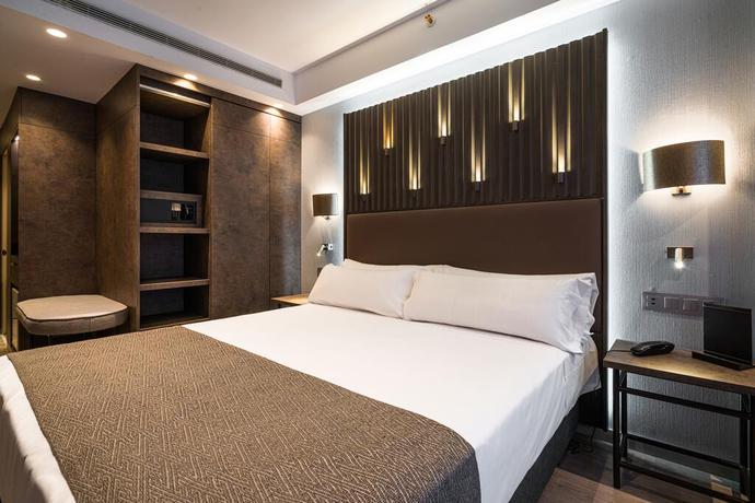 Imagen de la habitación del Hotel Catalonia Gran Vía Bilbao. Foto 10