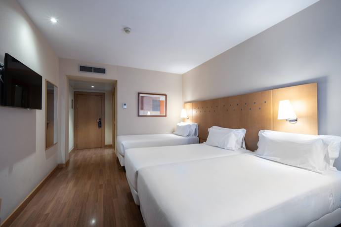 Imagen de la habitación del Hotel Catalonia La Maquinista. Foto 12