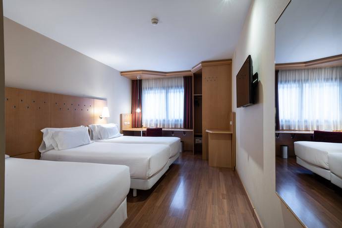 Imagen de la habitación del Hotel Catalonia La Maquinista. Foto 14