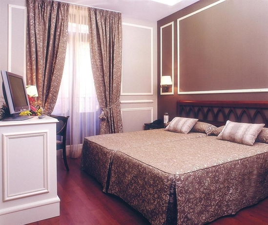 Imagen de la habitación del Hotel Catalonia Las Cortes. Foto 1