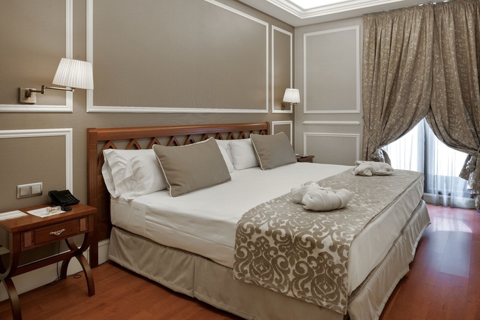 Imagen de la habitación del Hotel Catalonia Las Cortes. Foto 6