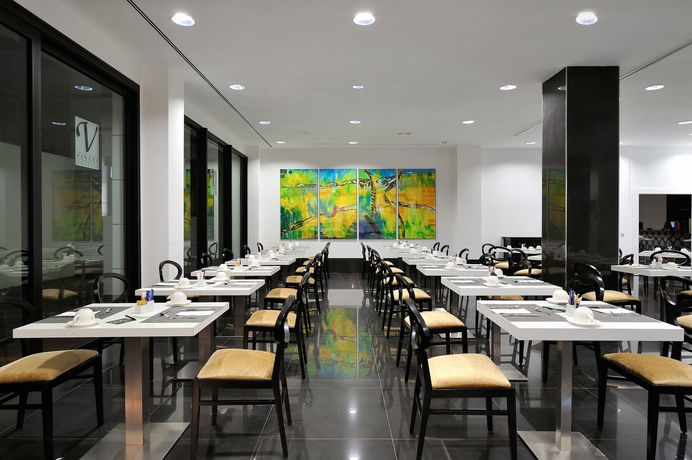 Imagen del bar/restaurante del Hotel Catalonia Málaga. Foto 3