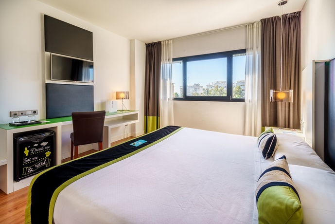 Imagen de la habitación del Hotel Catalonia Málaga. Foto 7