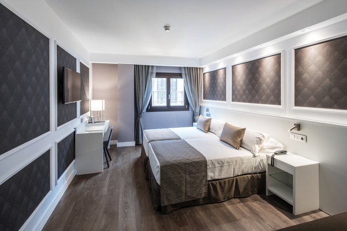 Imagen de la habitación del Hotel Catalonia Magdalenes. Foto 11