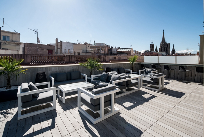 Imagen de la piscina del Hotel Catalonia Magdalenes. Foto 16