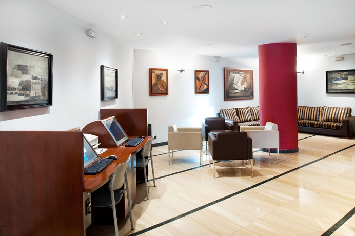 Imagen de los interiores del Hotel Catalonia Park Güell. Foto 14