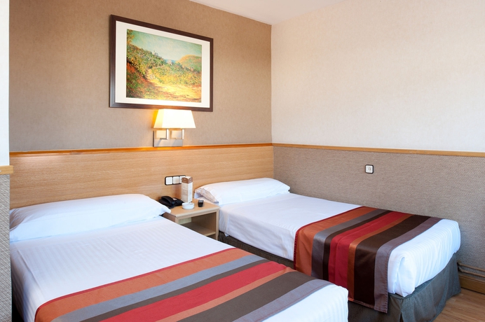 Imagen de la habitación del Hotel Catalonia Park Güell. Foto 10