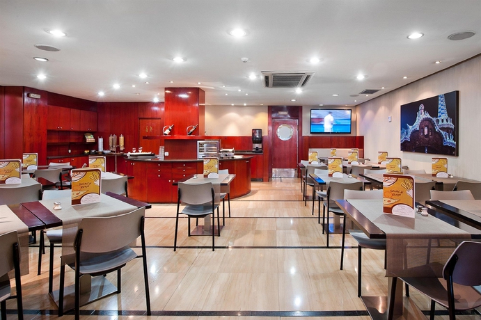 Imagen del bar/restaurante del Hotel Catalonia Park Güell. Foto 5