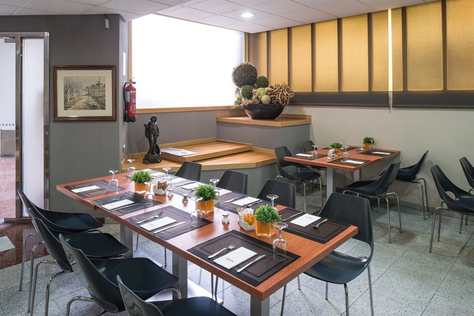 Imagen del bar/restaurante del Hotel Catalonia Park Putxet. Foto 2