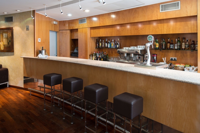 Imagen del bar/restaurante del Hotel Catalonia Park Putxet. Foto 4