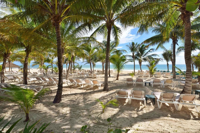 Imagen de los exteriores del Hotel Catalonia Playa Maroma. Foto 5