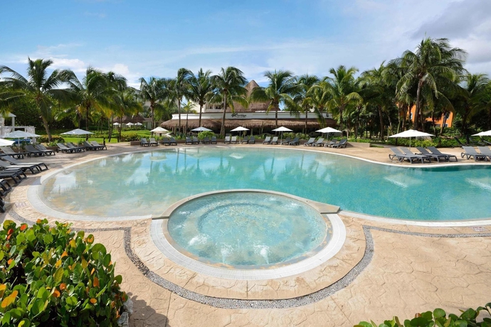 Imagen de la piscina del Hotel Catalonia Playa Maroma. Foto 15