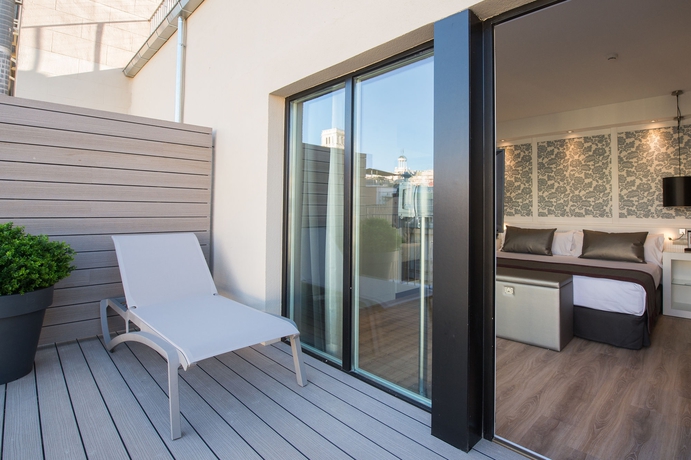 Imagen de los exteriores del Hotel Catalonia Plaza Cataluña. Foto 12