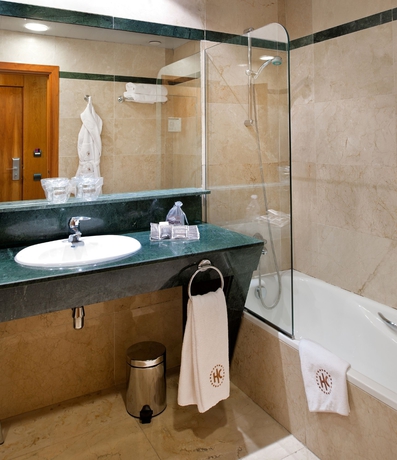 Imagen de la habitación del Hotel Catalonia Puerta Del Sol. Foto 6