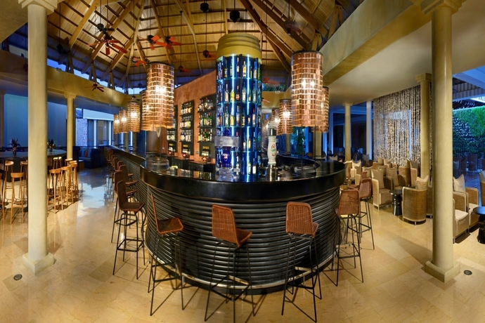 Imagen del bar/restaurante del Hotel Catalonia Punta Cana - All Inclusive. Foto 6