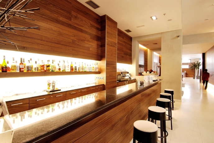 Imagen del bar/restaurante del Hotel Catalonia Ramblas. Foto 2