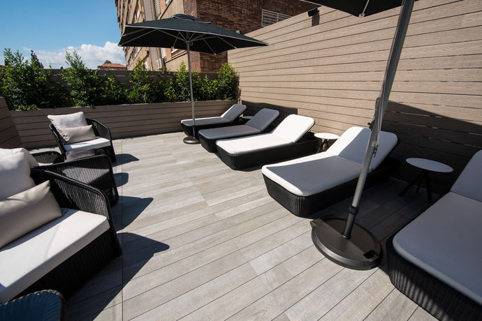 Imagen de la piscina del Hotel Catalonia Rigoletto. Foto 11