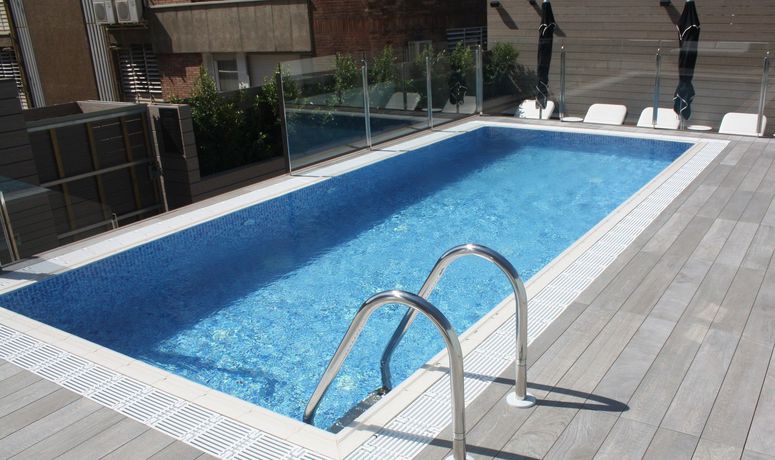 Imagen de la piscina del Hotel Catalonia Rigoletto. Foto 15
