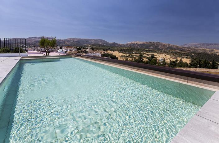 Imagen de la piscina del Hotel Catalonia Ronda. Foto 19