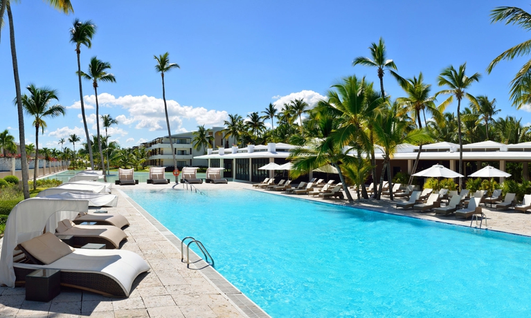 Imagen de la piscina del Hotel Catalonia Royal Bavaro - Adults Only - All Inclusive. Foto 15