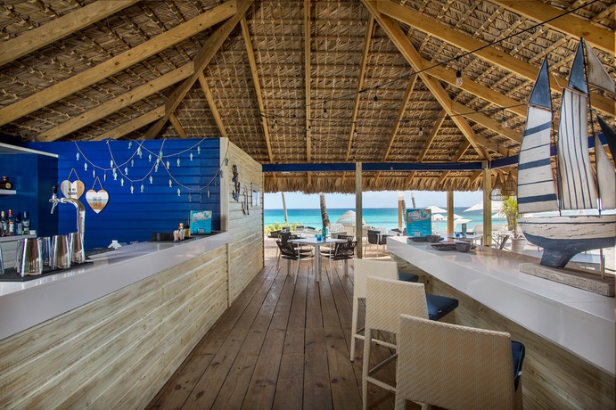 Imagen del bar/restaurante del Hotel Catalonia Royal La Romana - All Inclusive - Adults Only. Foto 2