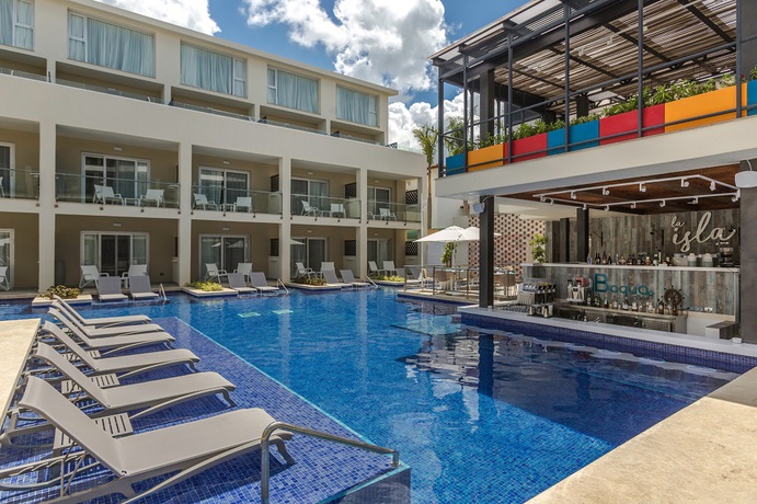 Imagen de la piscina del Hotel Catalonia Royal La Romana - All Inclusive - Adults Only. Foto 15