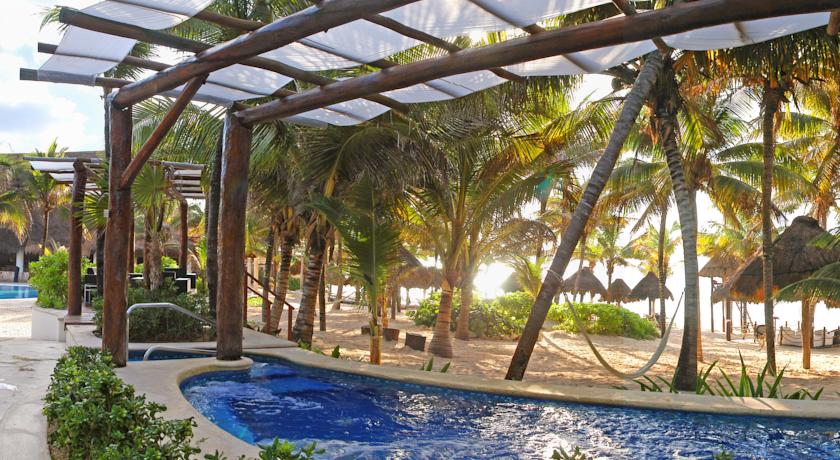 Imagen de la piscina del Hotel Catalonia Royal Tulum - Adults Only All Inclusive. Foto 12