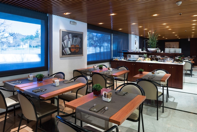 Imagen del bar/restaurante del Hotel Catalonia Sabadell. Foto 3