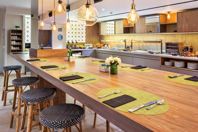 Imagen del bar/restaurante del Hotel Catalonia Santa Justa. Foto 4