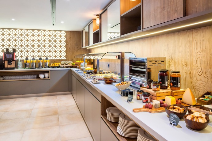 Imagen del bar/restaurante del Hotel Catalonia Santa Justa. Foto 7