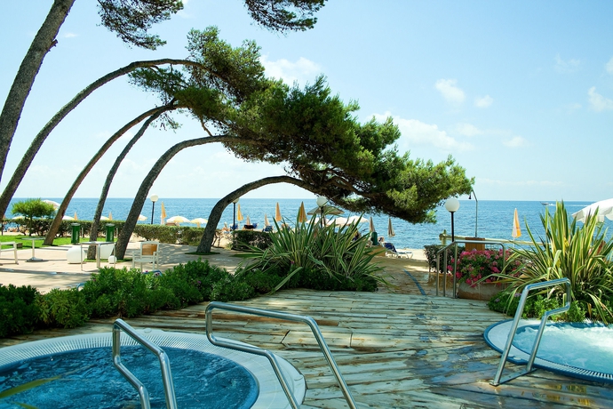 Imagen de la piscina del Hotel Catalonia Ses Estaques - Adults Only. Foto 15