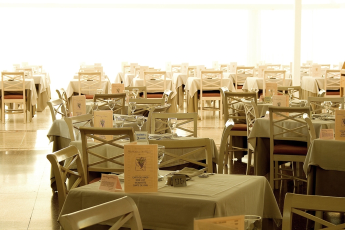 Imagen del bar/restaurante del Hotel Catalonia Ses Estaques - Adults Only. Foto 5