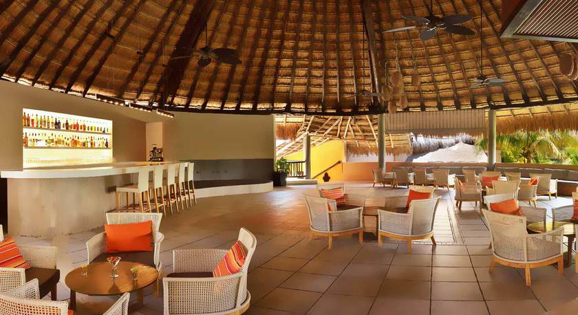 Imagen del bar/restaurante del Hotel Catalonia Yucatan Beach - All Inclusive. Foto 2