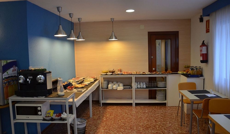 Imagen del bar/restaurante del Hotel Catalunya Express. Foto 2