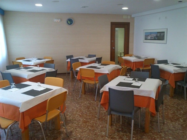 Imagen del bar/restaurante del Hotel Catalunya Express. Foto 3