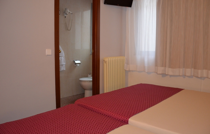 Imagen de la habitación del Hotel Catalunya Express. Foto 6