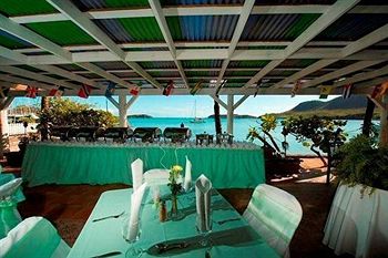 Imagen del bar/restaurante del Hotel Catamaran Marina. Foto 3