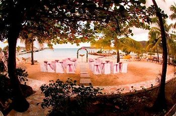 Imagen de los interiores del Hotel Catamaran Marina. Foto 8