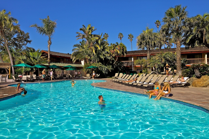 Imagen de la piscina del Hotel Catamaran Resort and Spa. Foto 10