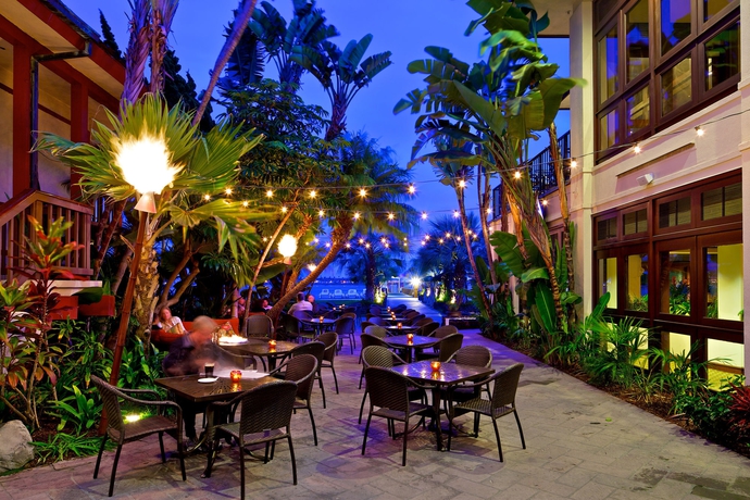 Imagen de los interiores del Hotel Catamaran Resort and Spa. Foto 8