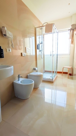 Imagen de la habitación del Hotel Catania Sea Palace. Foto 5