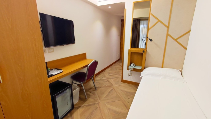 Imagen de la habitación del Hotel Catania Sea Palace. Foto 7