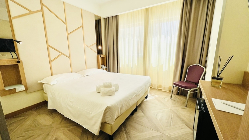 Imagen de la habitación del Hotel Catania Sea Palace. Foto 11