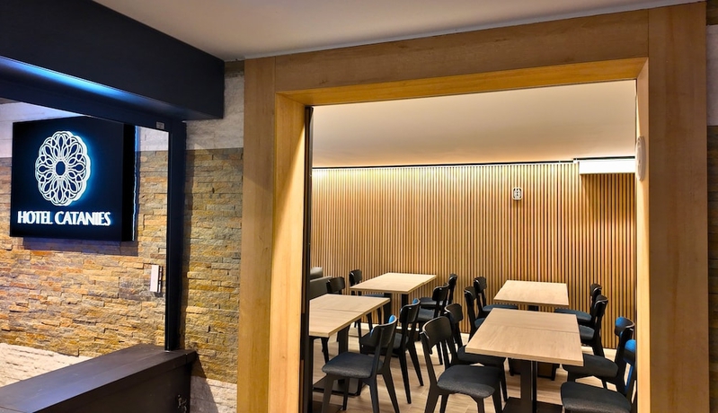 Imagen de los interiores del Hotel Catanies. Foto 16